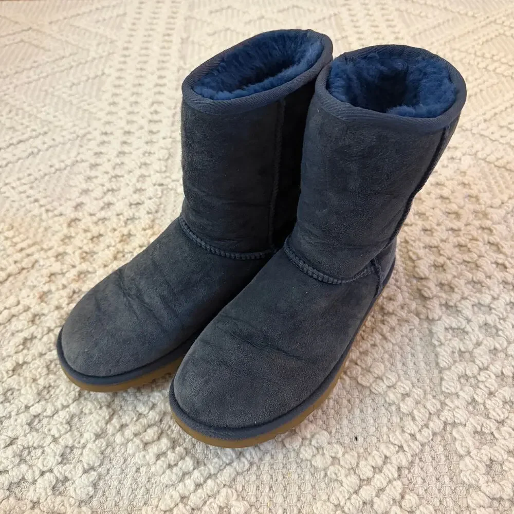 UGG Classic Short Uggs Blue Size 6